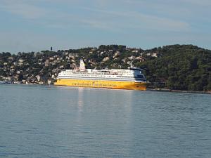 15 Toulon le Ferry qui rentre